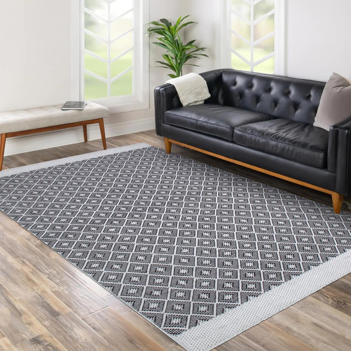 Tapis Kilim épais Muve, tissé à plat à à la main à base de plastique recyclé