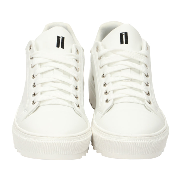 Sneakers in pelle con fondo in gomma