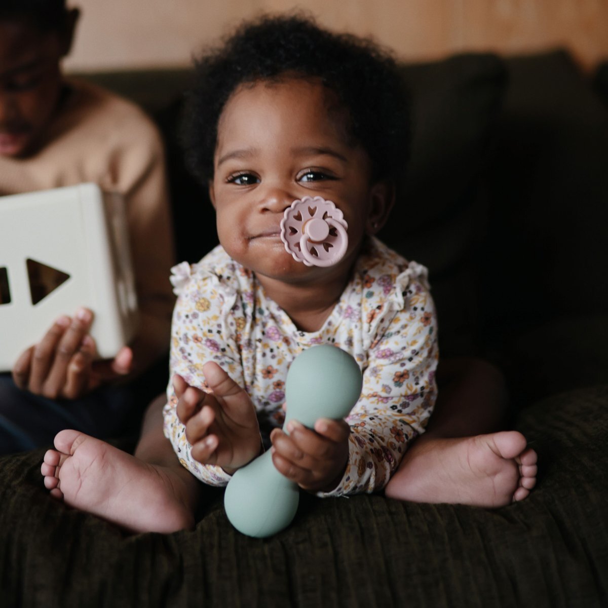 Mushie Sonajero Silicona Bebé Solid