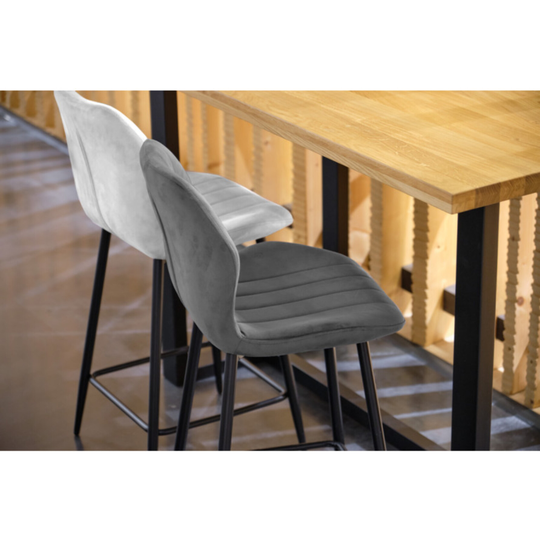 Chaise haute en velours capitonné avec dossier - 3 coloris - VICTOR