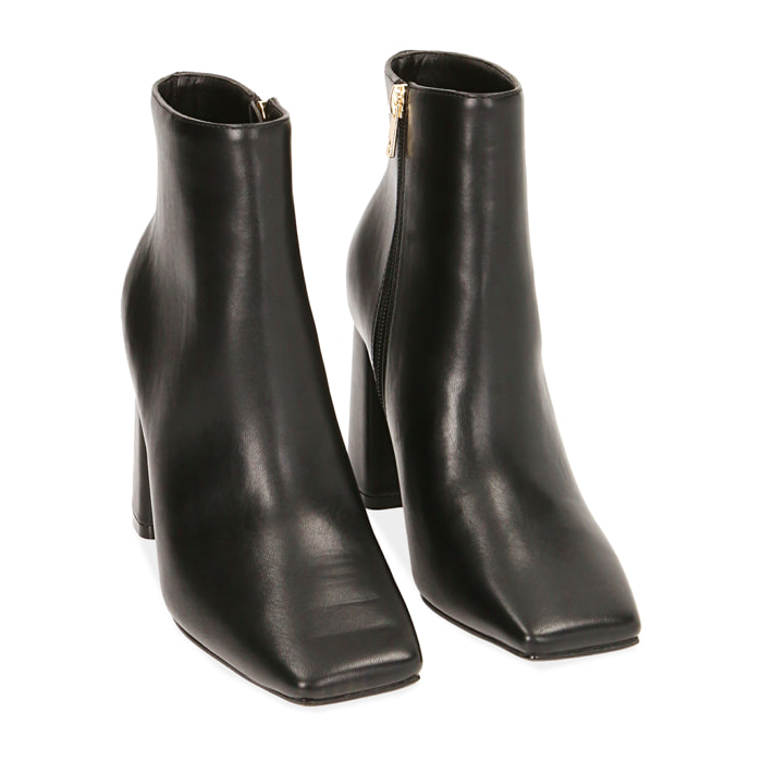 Botines negros, tacón 9 cm.