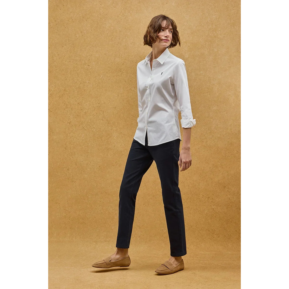 Camisa de popelín blanca con corte slim y bordado Rigby Go