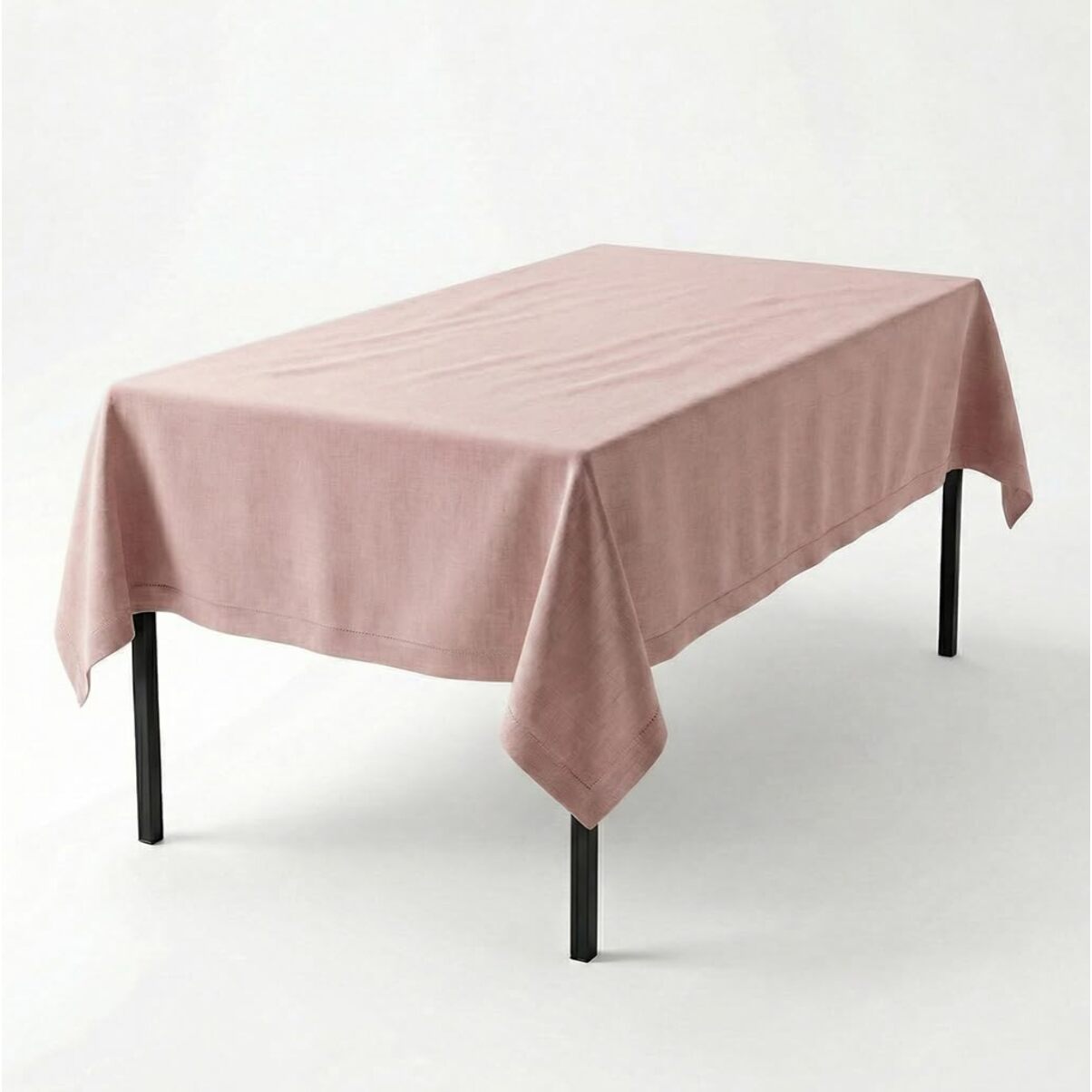 Tovaglia in cotone ajour elegante e versatile, tessuto morbido e resistente, ideale per tavola quotidiana e occasioni formali, design raffinato e discreto, facile da lavare e stirare, certificata sicura per uso domestico