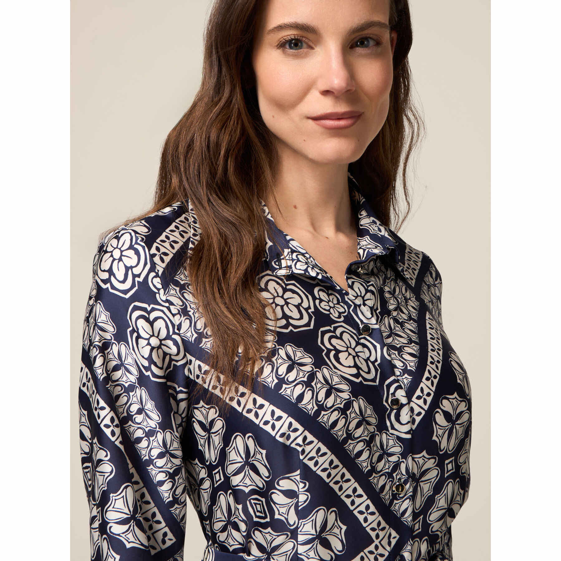 Oltre - Blusa de satén con estampado geométrico - Azul