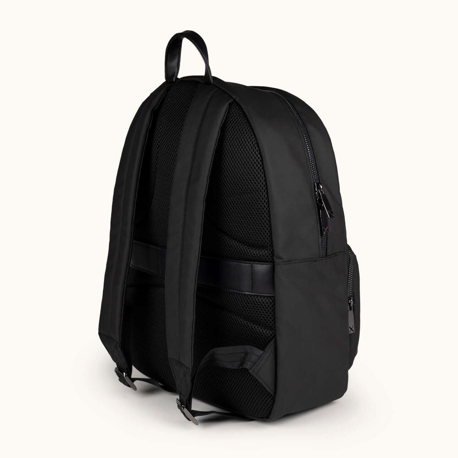 Mochila sostenible urbana negra PEAK RECYCLED BACKPACK