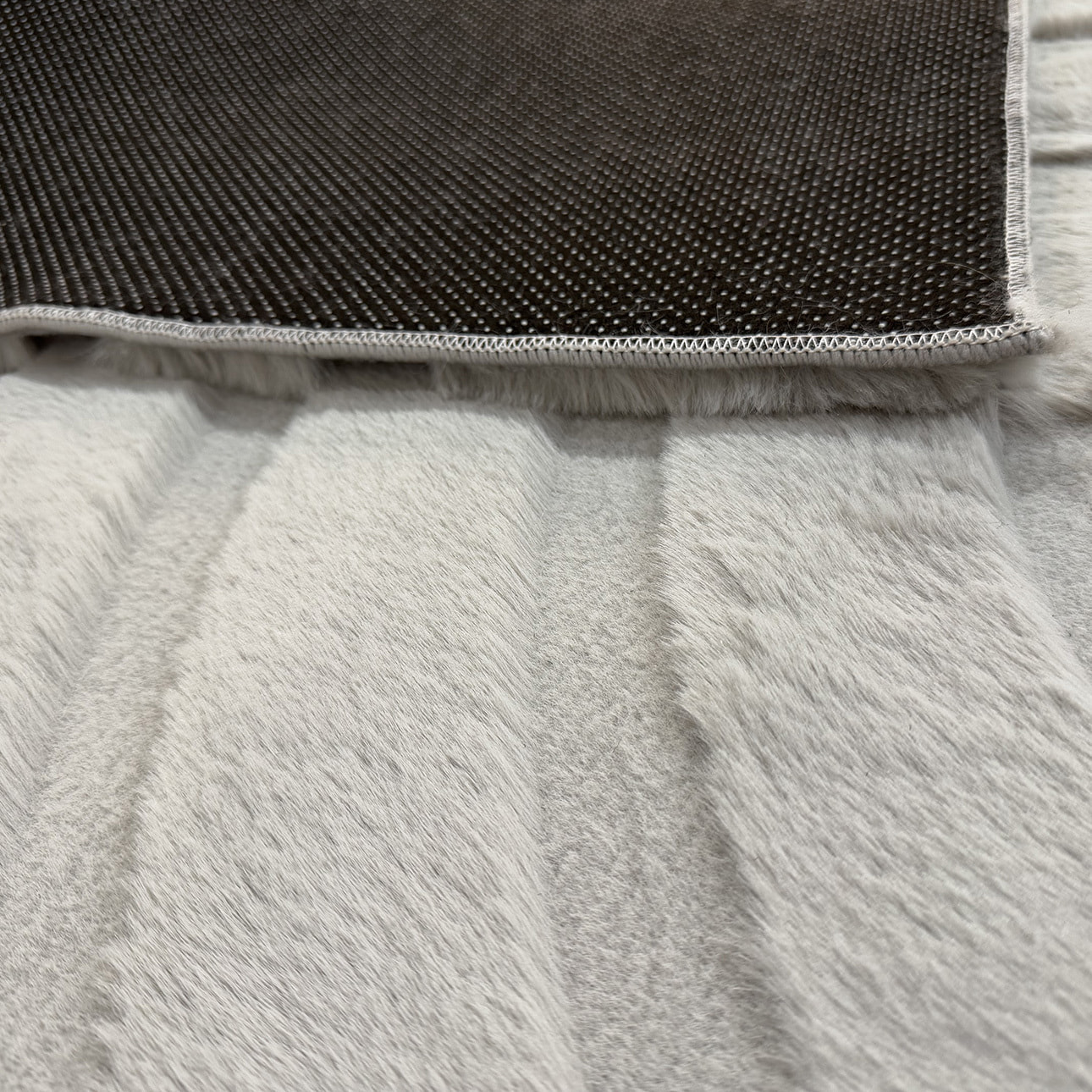 ALASKA - Tapis doux à motif graphique gris