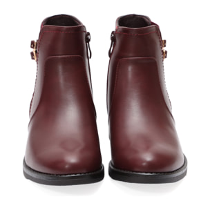 Stivaletti in simil pelle con fibbia dorata e elastico laterale