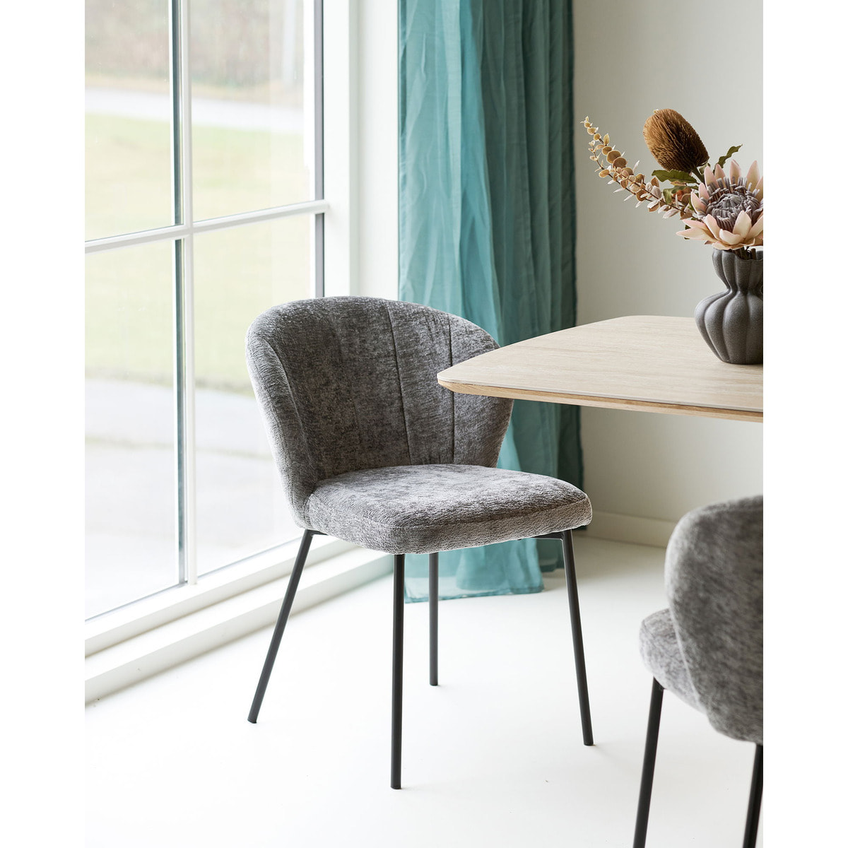 Set 2 sedie da pranzo Roanne in tessuto grigio gambe nere