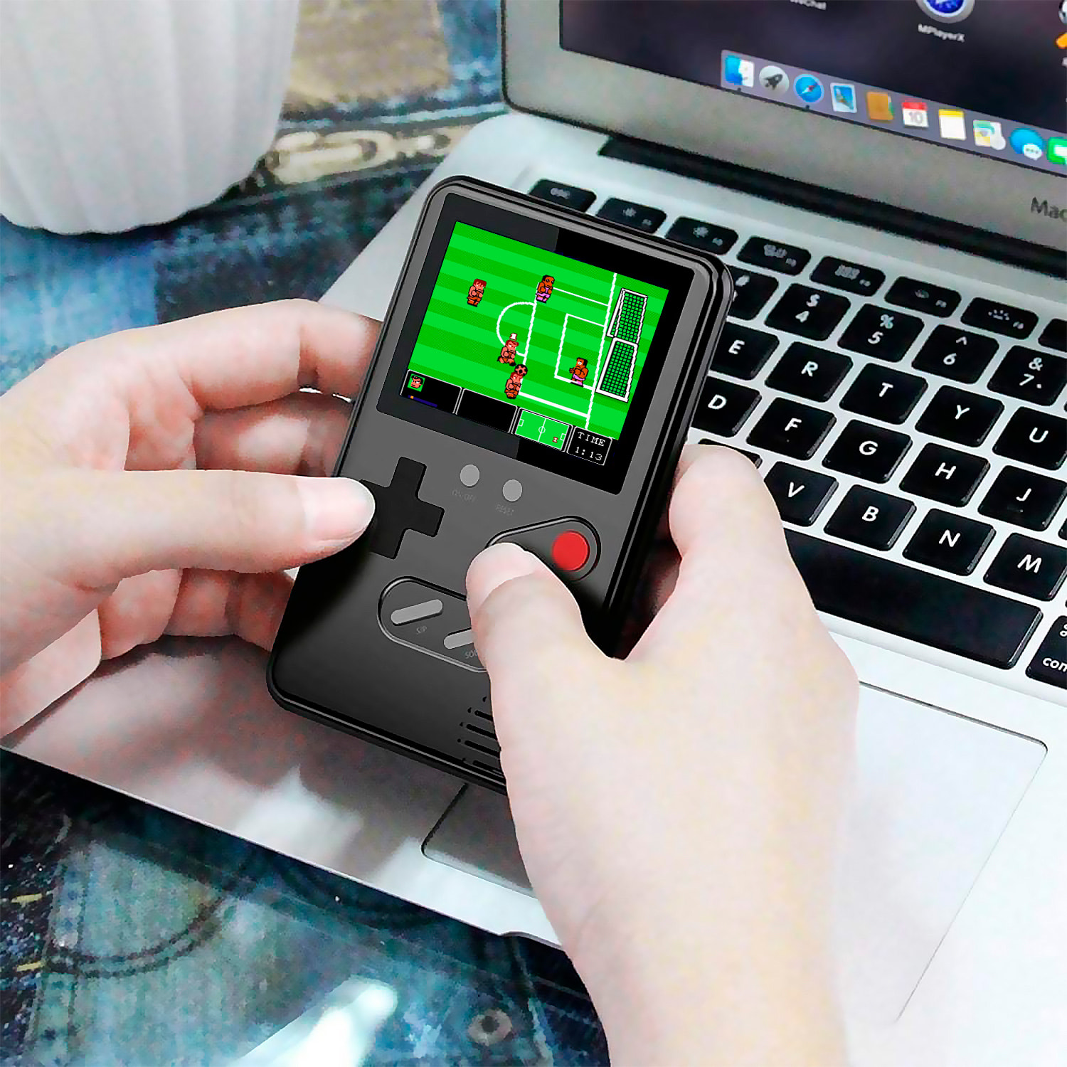 DAM Consola portátil con 500 juegos clásicos preinstalados. Pantalla a color de 2,4 pulgadas. 7x1x11 Cm. Color: Rojo