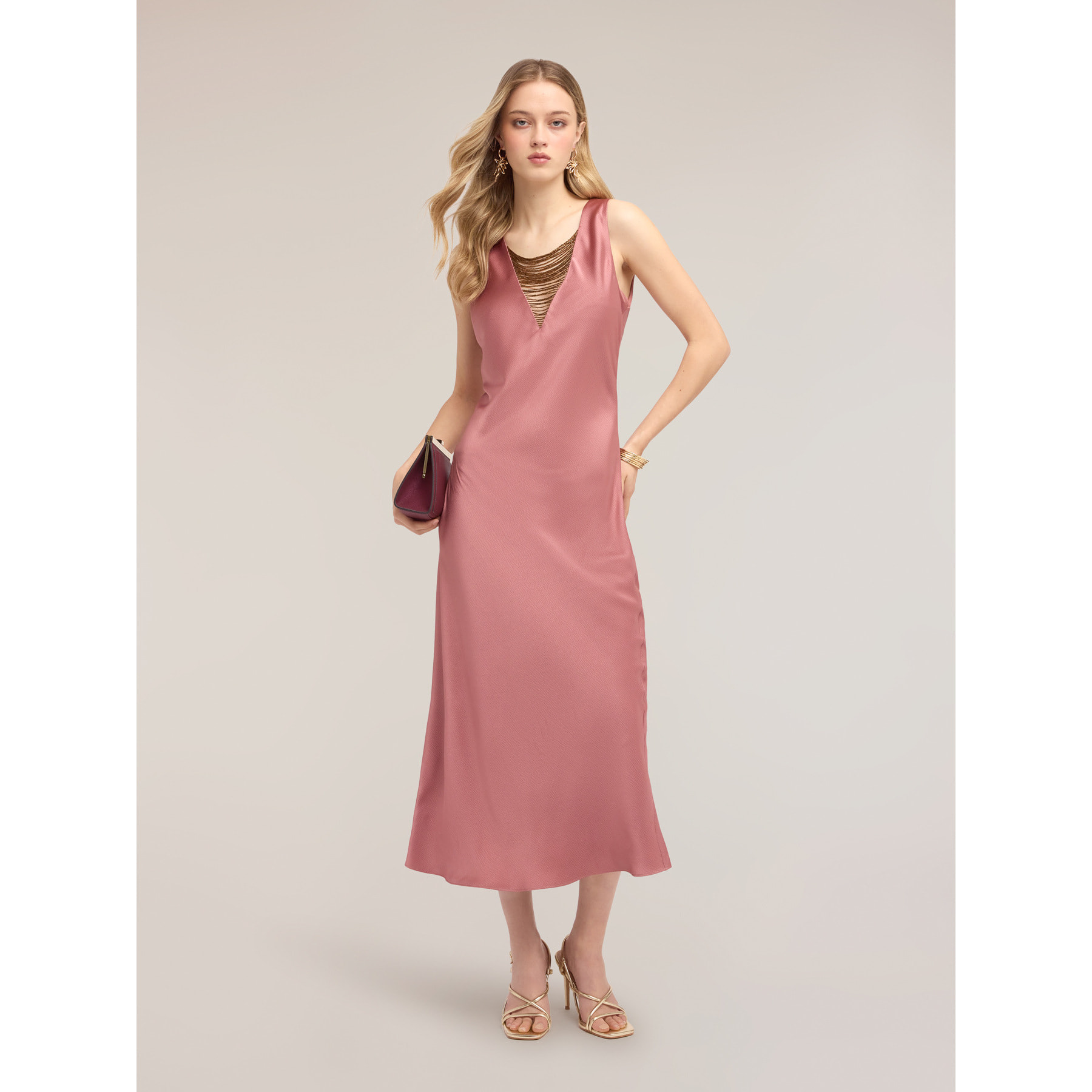 Motivi - Vestito lungo in raso con dettaglio di catenine - Rosa