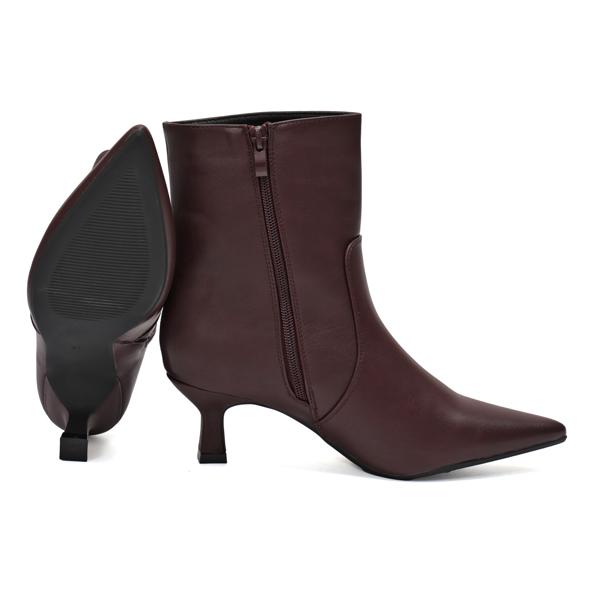 Stivaletto in simil pelle con tacco