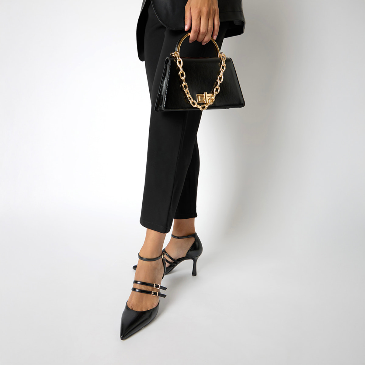 Décolleté open shank nera con tacco 7,6 cm da donna