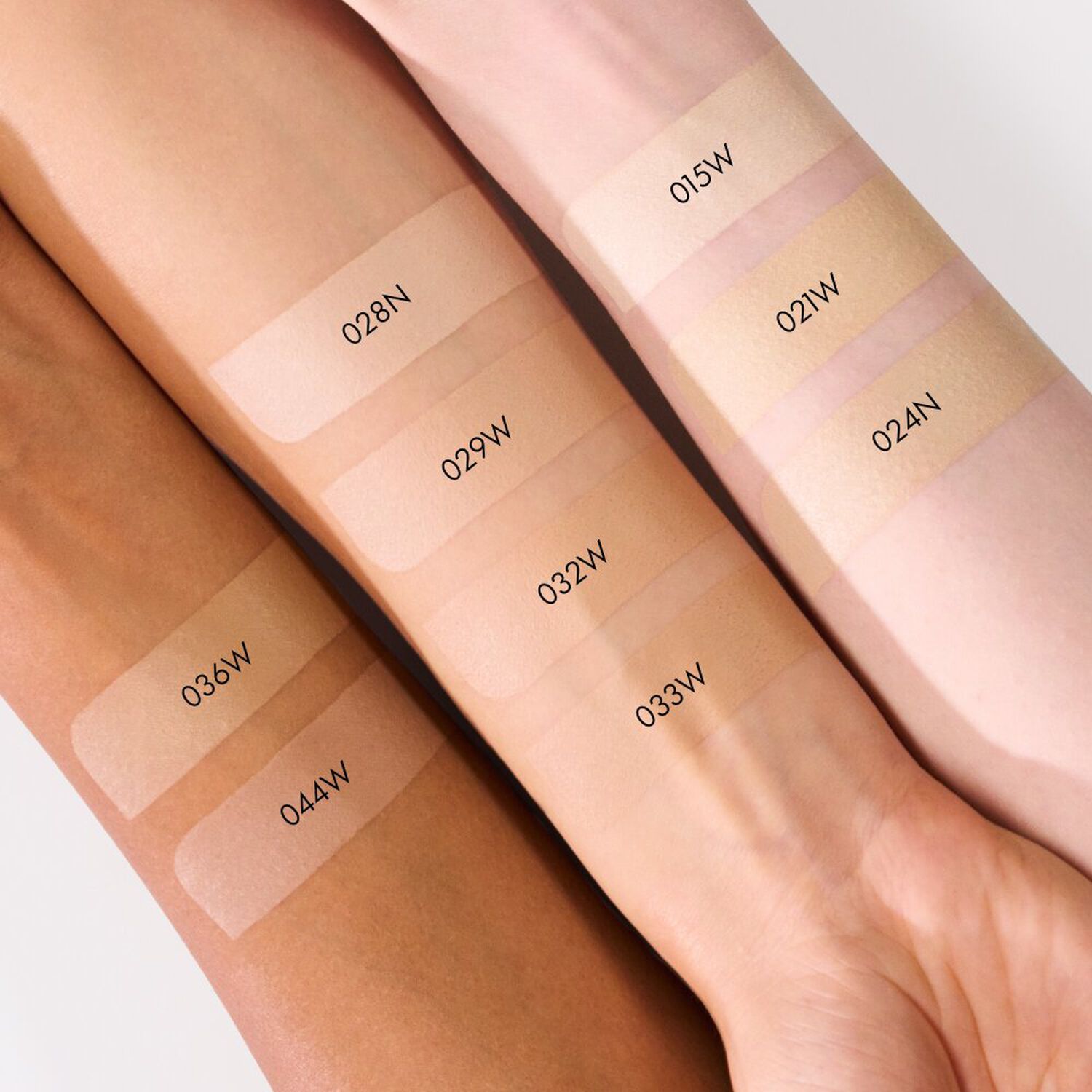 Invisible Cover Cushion Foundation - Fond de Teint Fini Mat à Effet Flouteur Tenue 24h