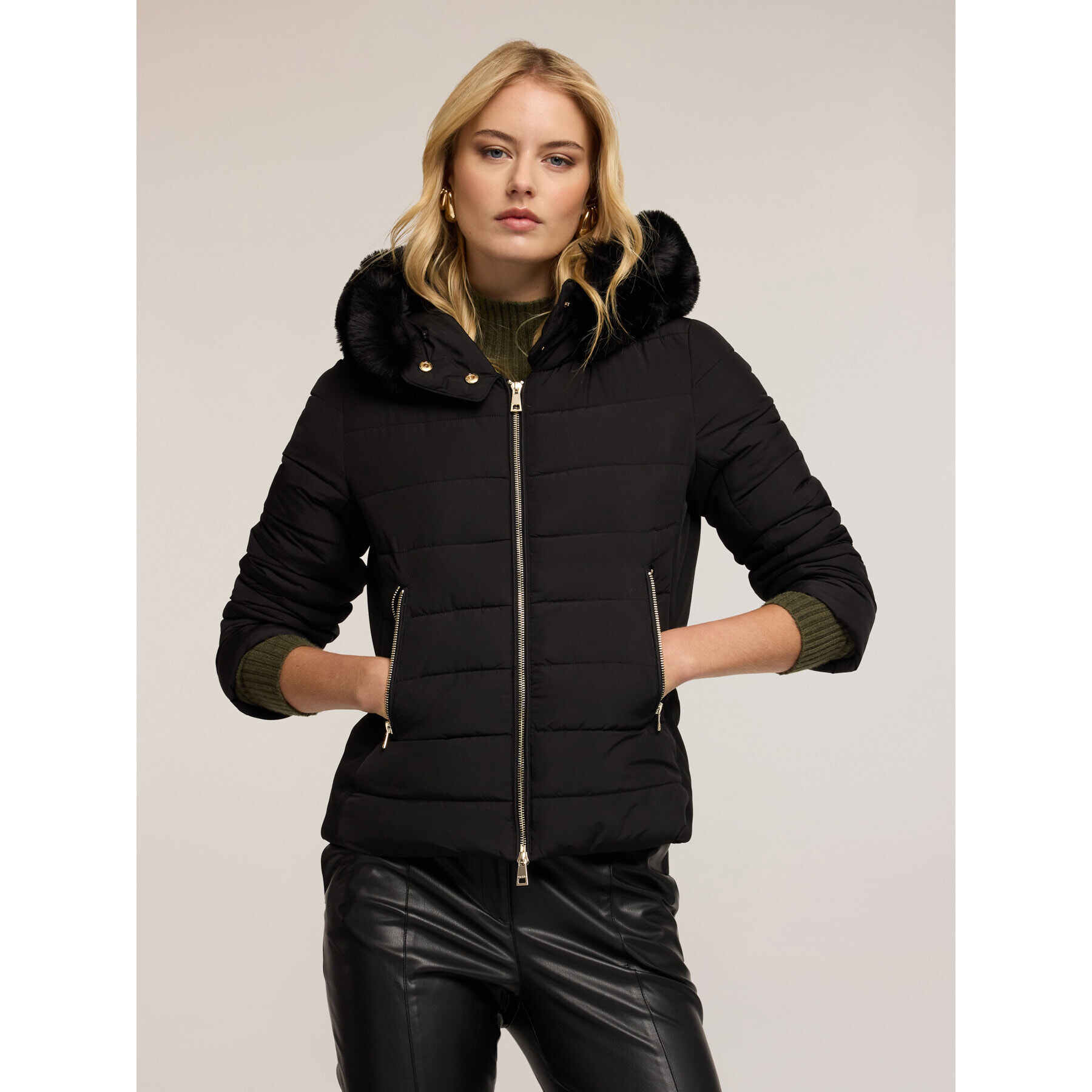 Motivi - Piumino corto con cappuccio - Nero