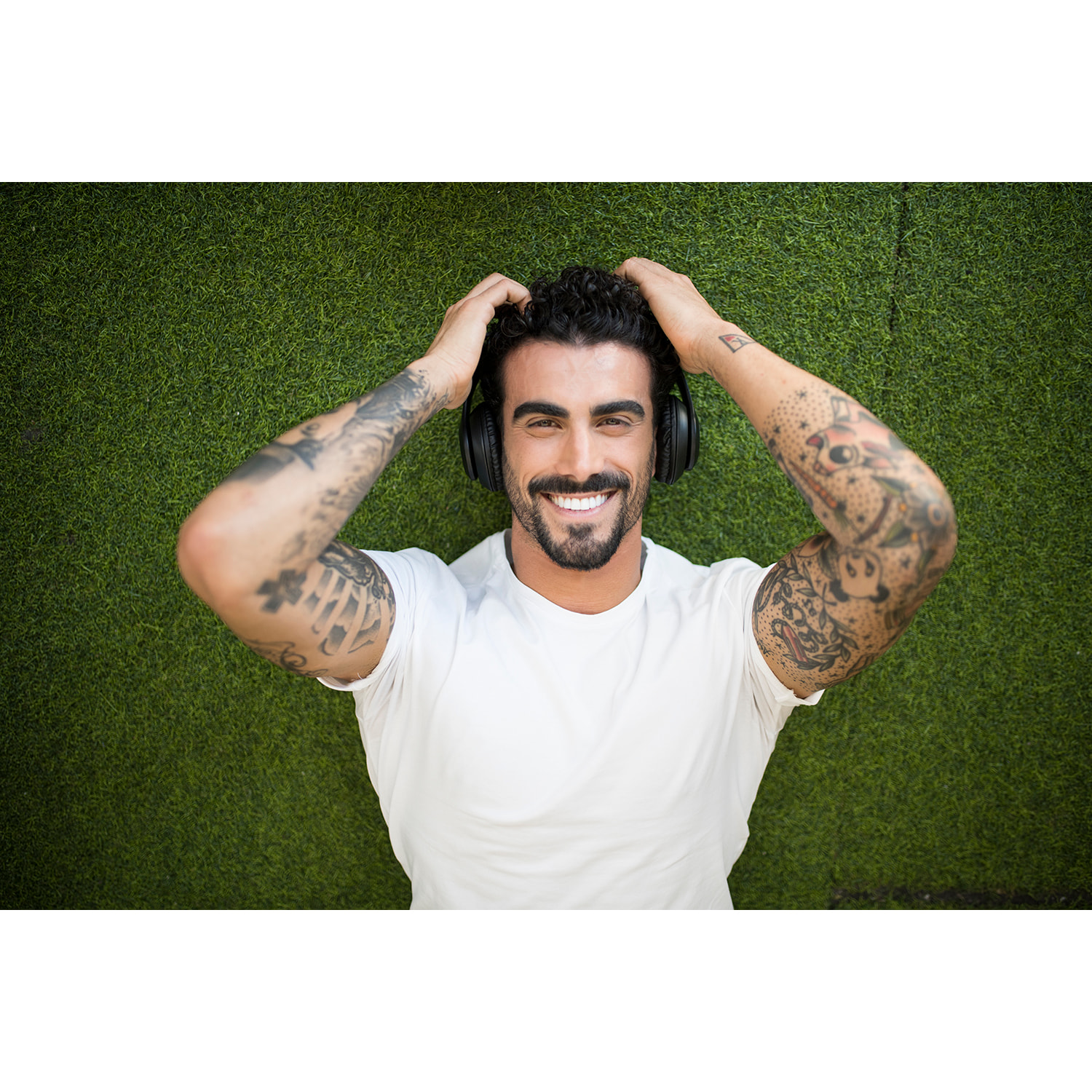 MAGNUSSEN H2 HEADPHONES en color Negro