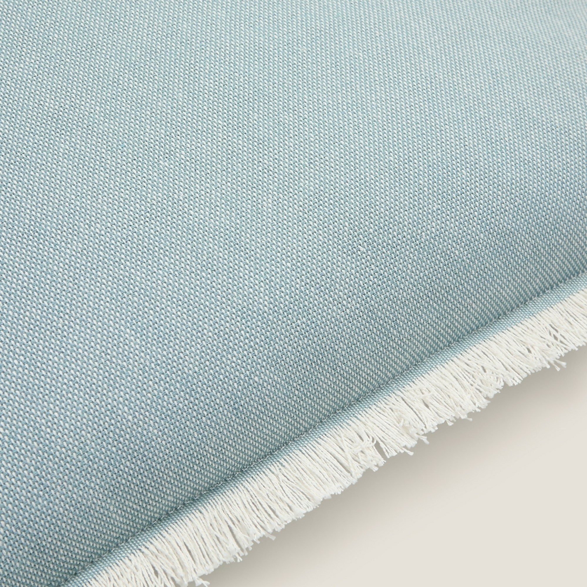 Funda de quadrant bicolor con flecos Chicham color agua marina Hilo reciclado