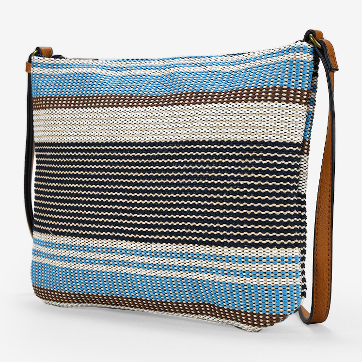 Bolso de rafia azul tipo bandolera