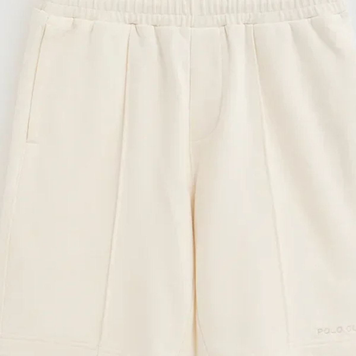 Bermuda jogger color crudo con logo Polo Club