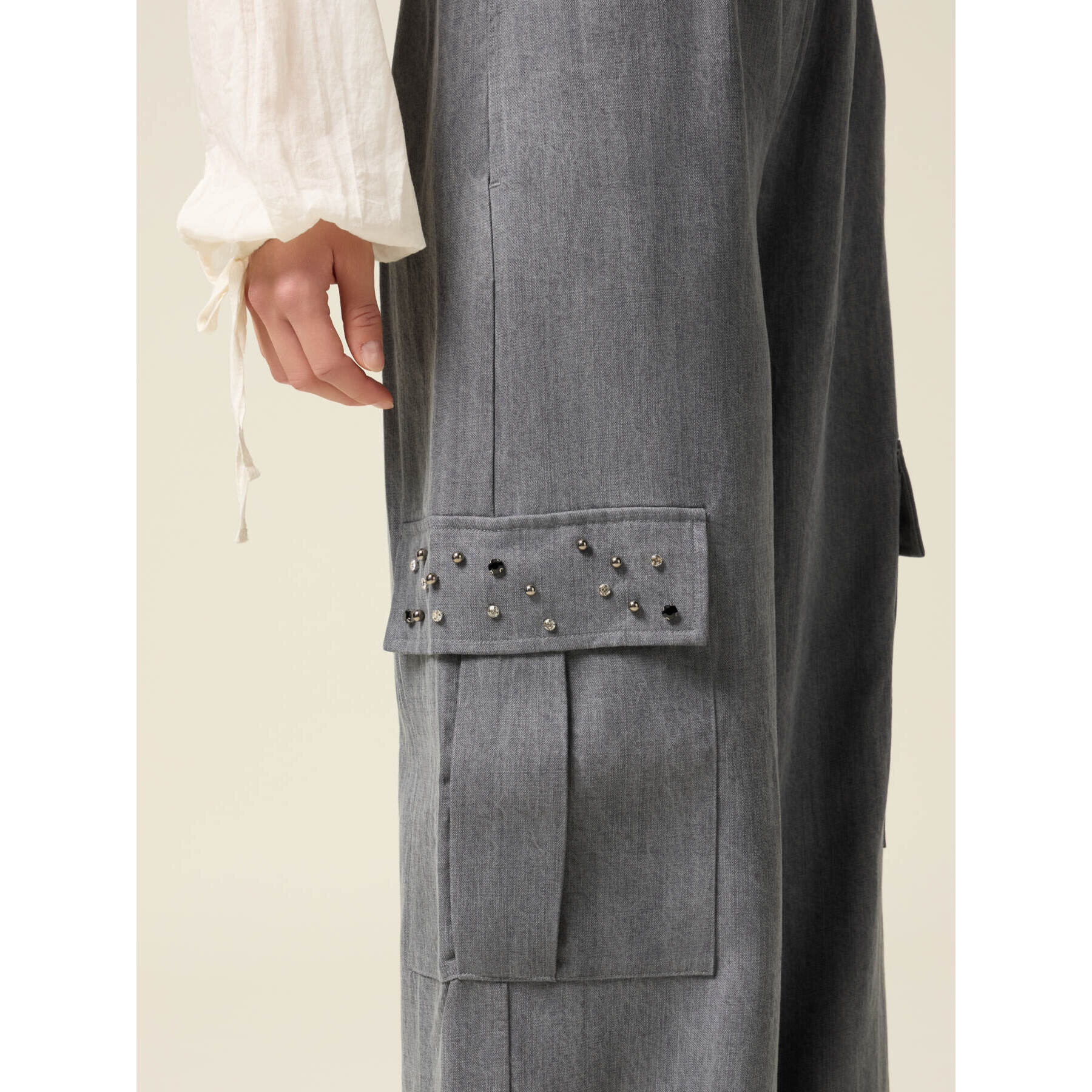 Oltre - Pantalones cargo de tencel con piedras - Gris