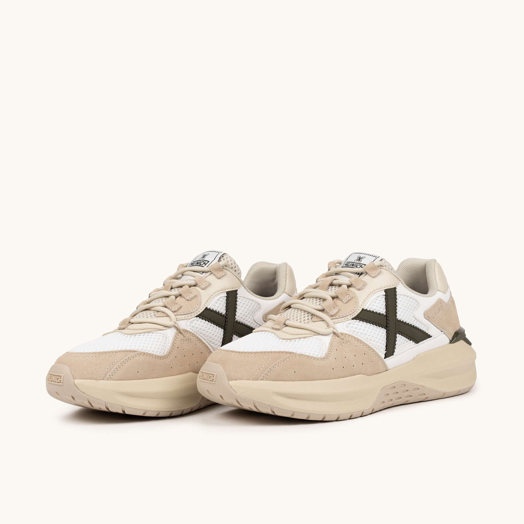 Zapatilla de Silueta Dinámica en Gris y Negro con Suela Técnica MUNICH NEXA 20