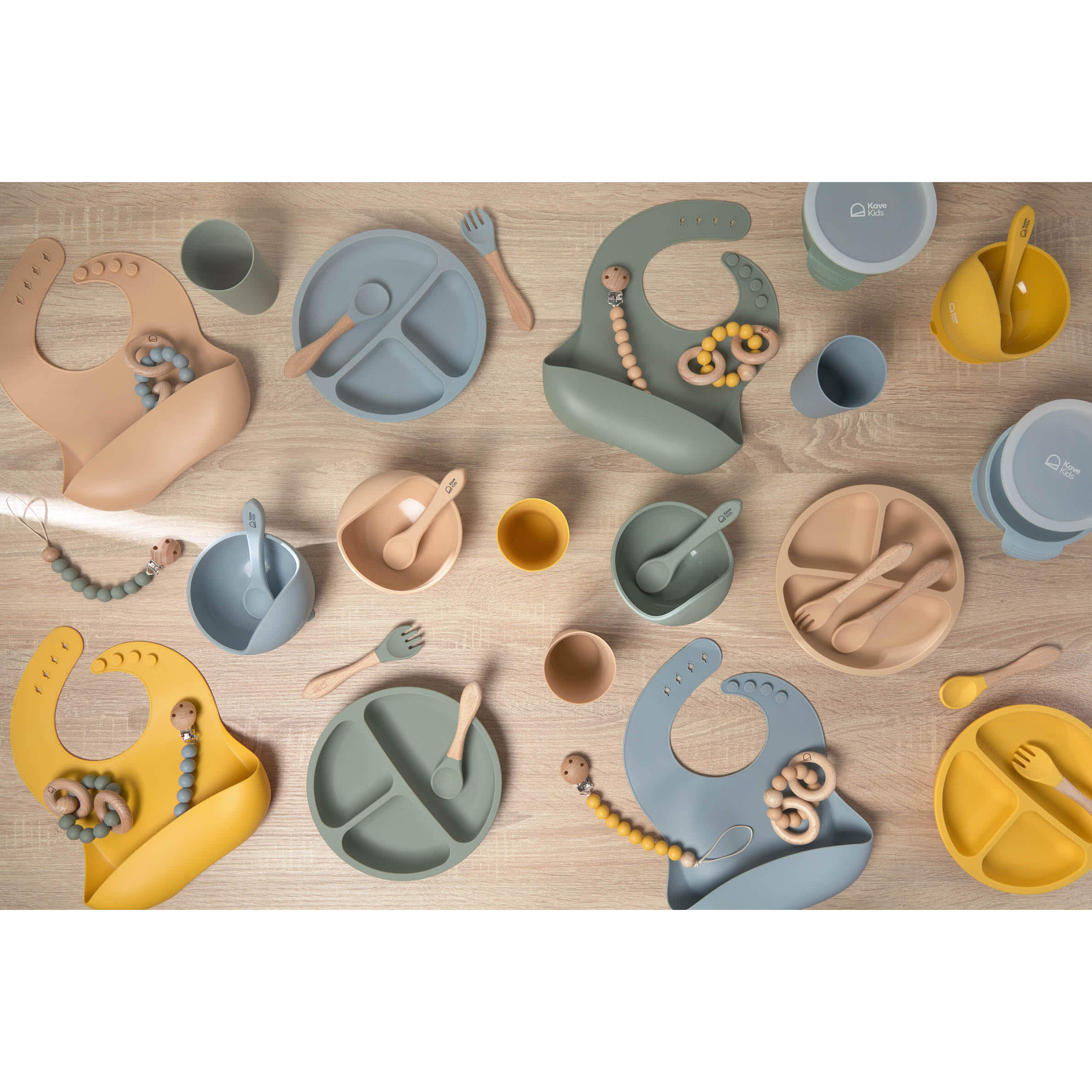 Kave Home - Set Epiphany con ciucciotto e massaggiagengive in silicone senape e legno