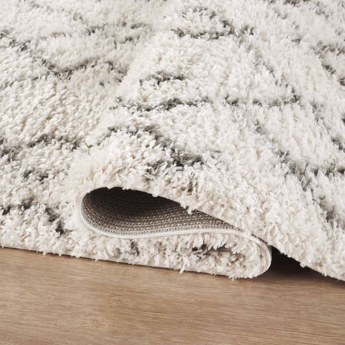 Tapis Shaggy longues mêches et aux motifs traditionnels Berbères