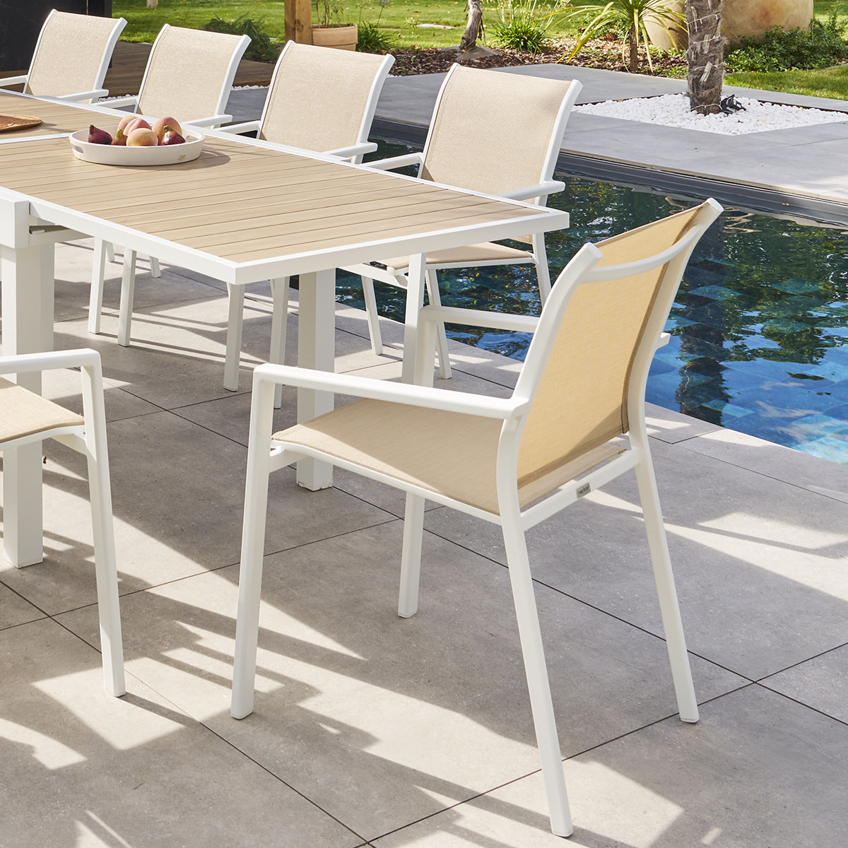 Fauteuil de jardin empilable "Essentia" lin & blanc en aluminium traité en epoxy