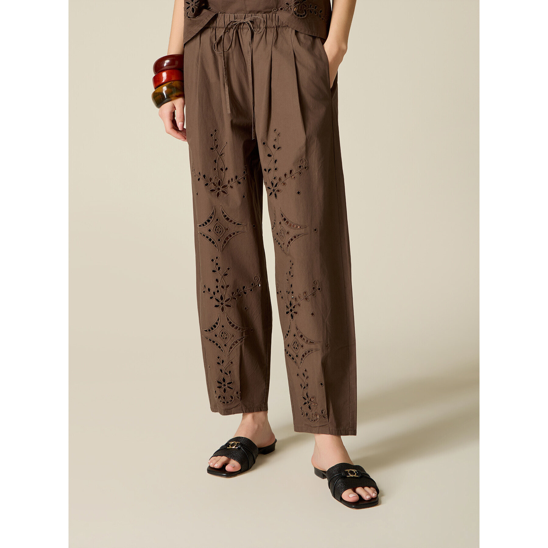 Oltre - Pantaloni cropped in cotone traforato - Marrone