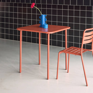 Table de jardin métal 2 places. terracotta. Amelia. 70x70cm. traitement antirouille. lattes et bords arrondis