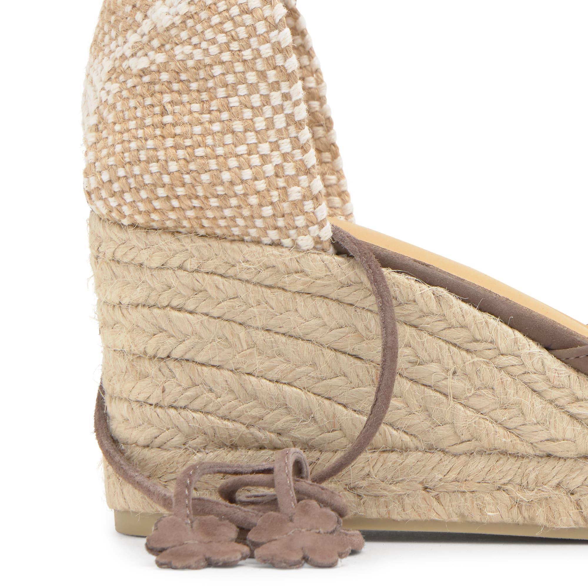 Alpargata de cuña 6 cm en ante con tiras trébol