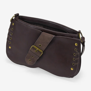 Bolso de hombro marrón con solapa y hebilla