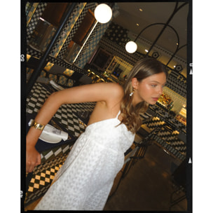 Vestido corto bordado con tirantes