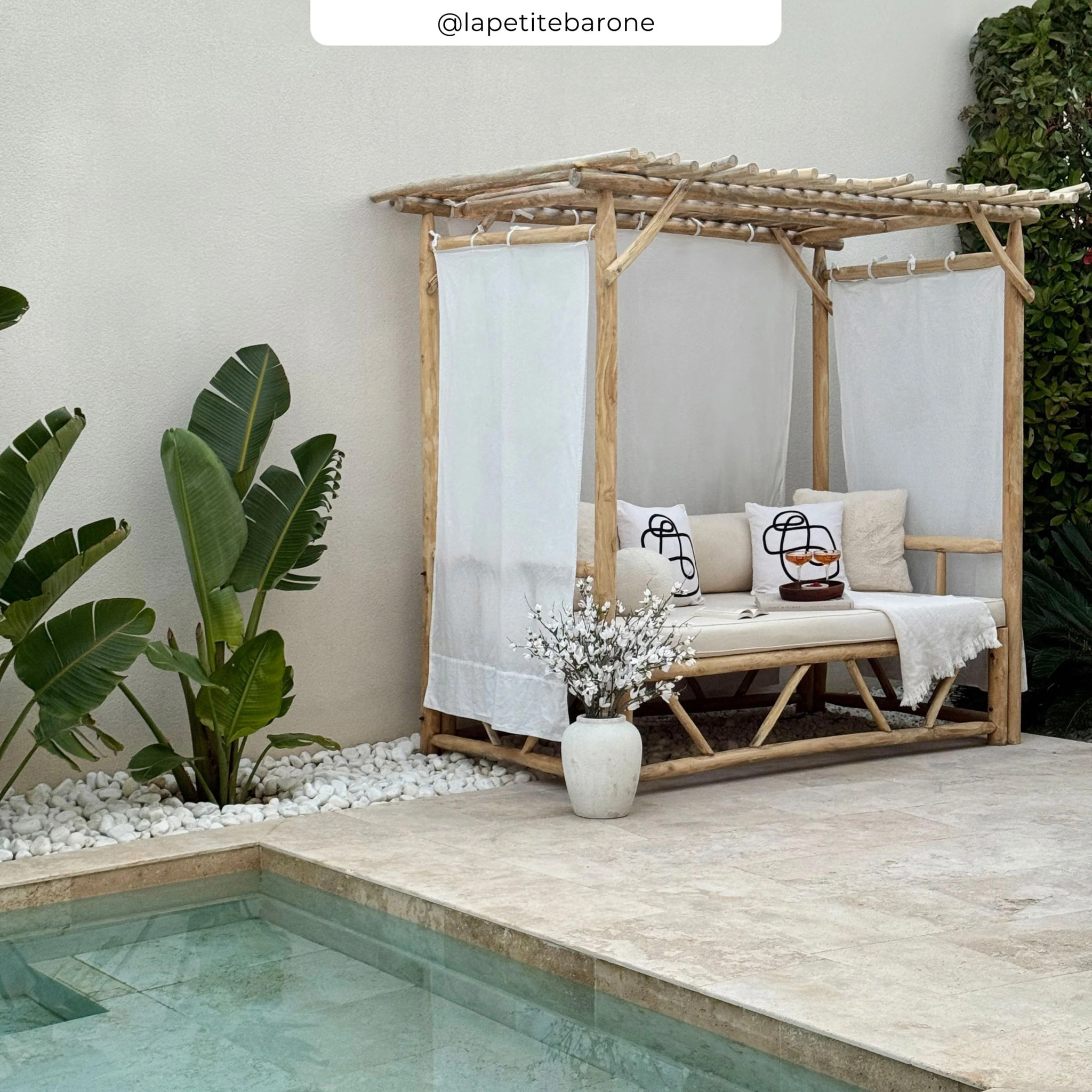 Lit à baldaquin d'extérieur en branche de teck et toile - Tika