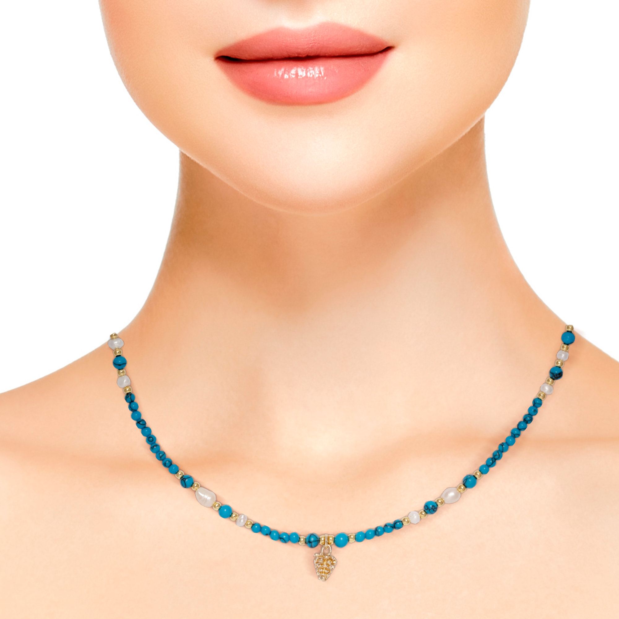 Salacia Collar de perlas naturales, turquesas y colgante con diseño de pinón, cierre de mosquetón.