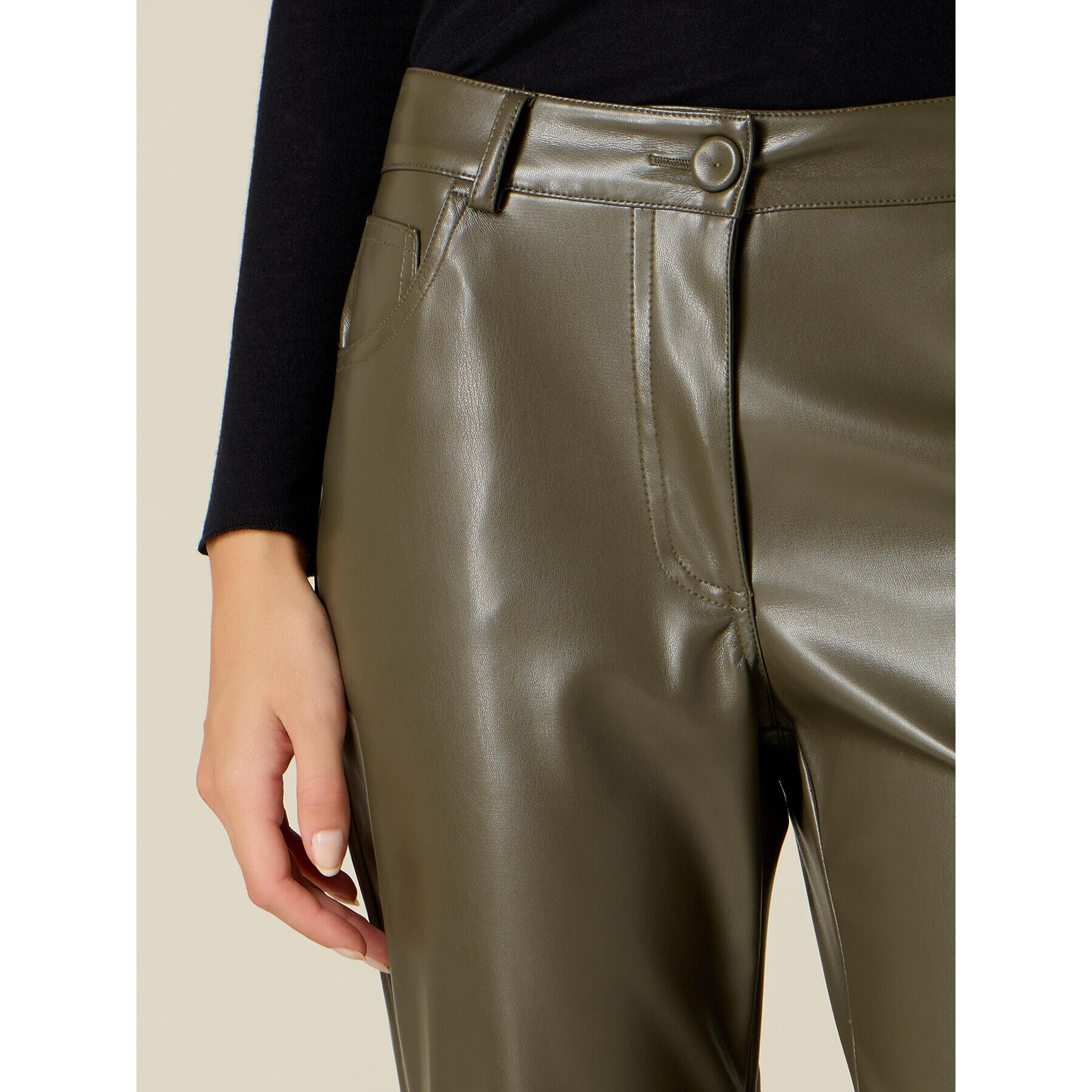 Oltre - Pantaloni flare in tessuto spalmato - Verde militare