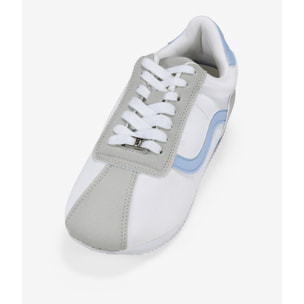 Zapatillas deportivas blancas con cordones