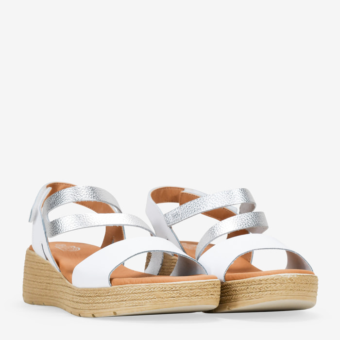 Sandalias con cuña blancas de piel