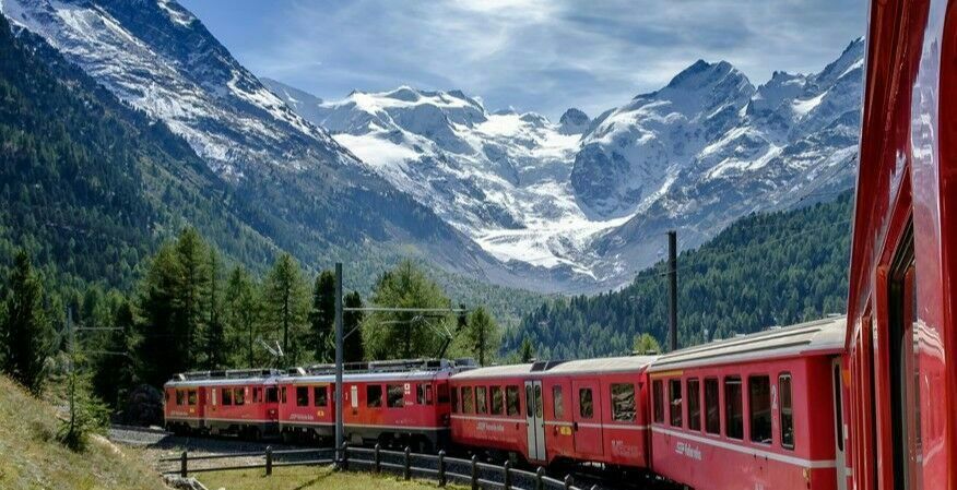 Voyage en train depuis Milan - trajet en Bernina Express et séjour relaxant à St. Moritz inclus