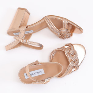 Sandali in simil pelle laminata con tacco comodo