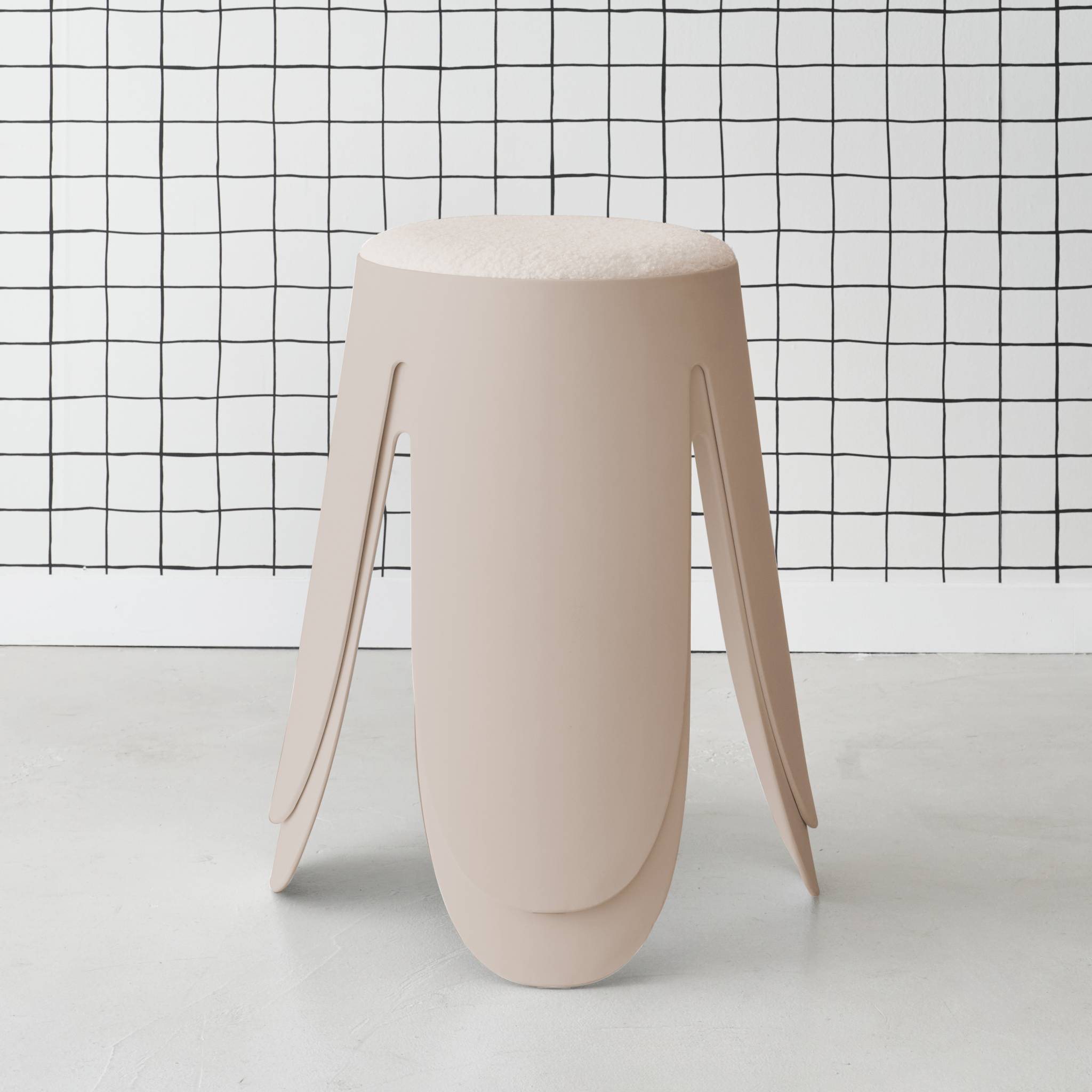 Set de 2 tabourets empilables beige. bouclette texturée. NIKI. Ø30 / 44 x H46cm