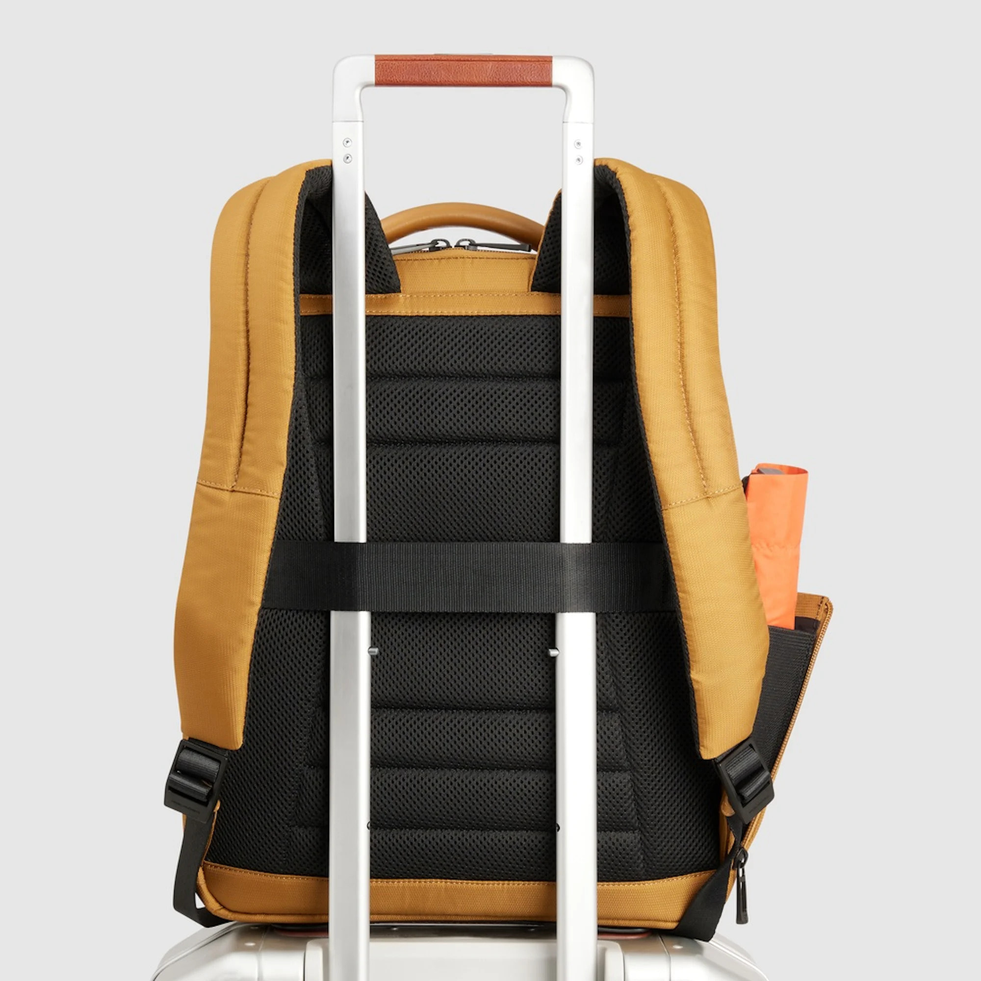 Piquadro Zaino porta pc e porta iPad® con tasca per AirPods®, protezioni antiurto e RFID