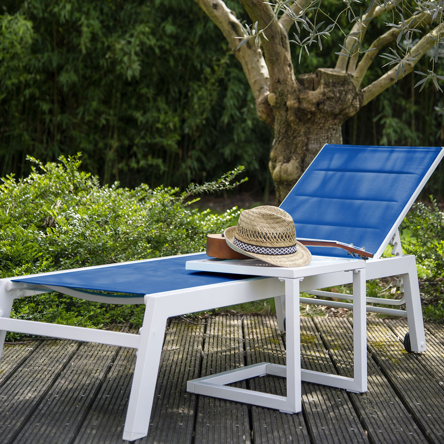 Set bain de soleil et table d'appoint BARBADOS en textilène bleu - aluminium blanc