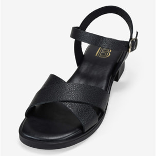 Sandalias negras de piel con tacón y hebilla