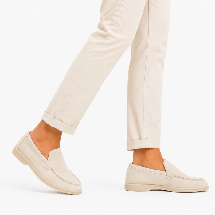 Mocassini leggerissimi e comodissimi in pelle scamosciata beige