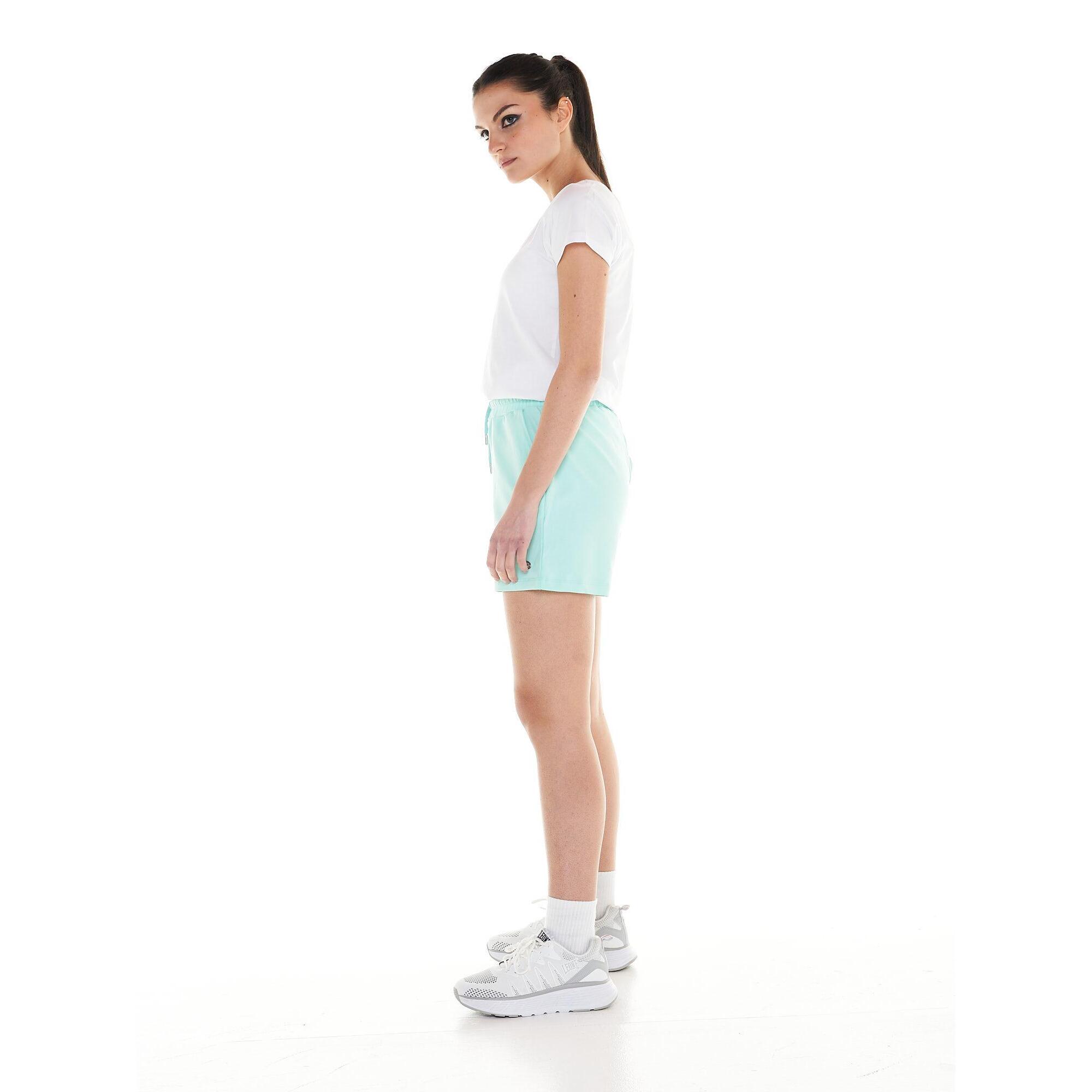 Pantalón corto básico de mujer.