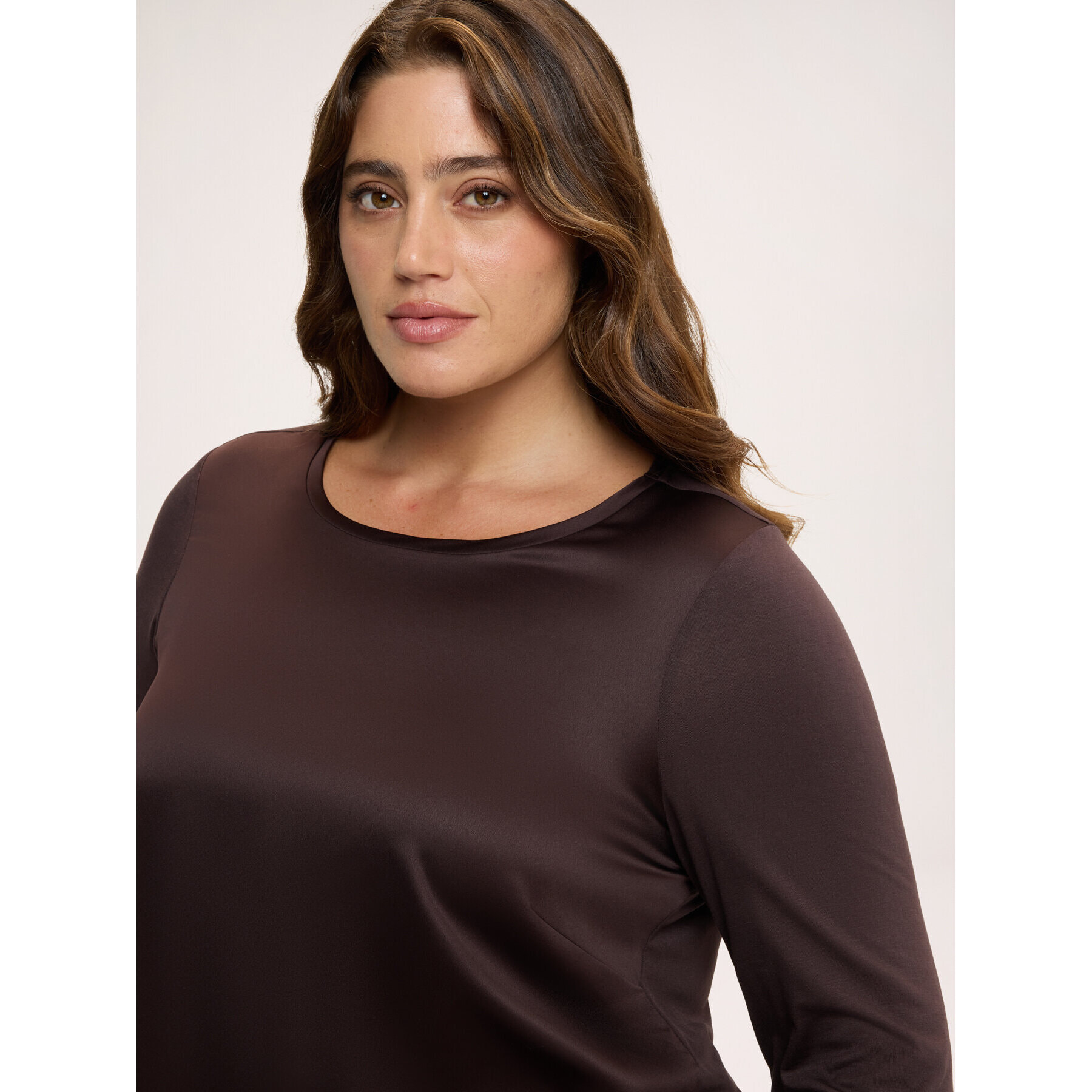 Fiorella Rubino - T-shirt bimaterica in raso e jersey - Marrone