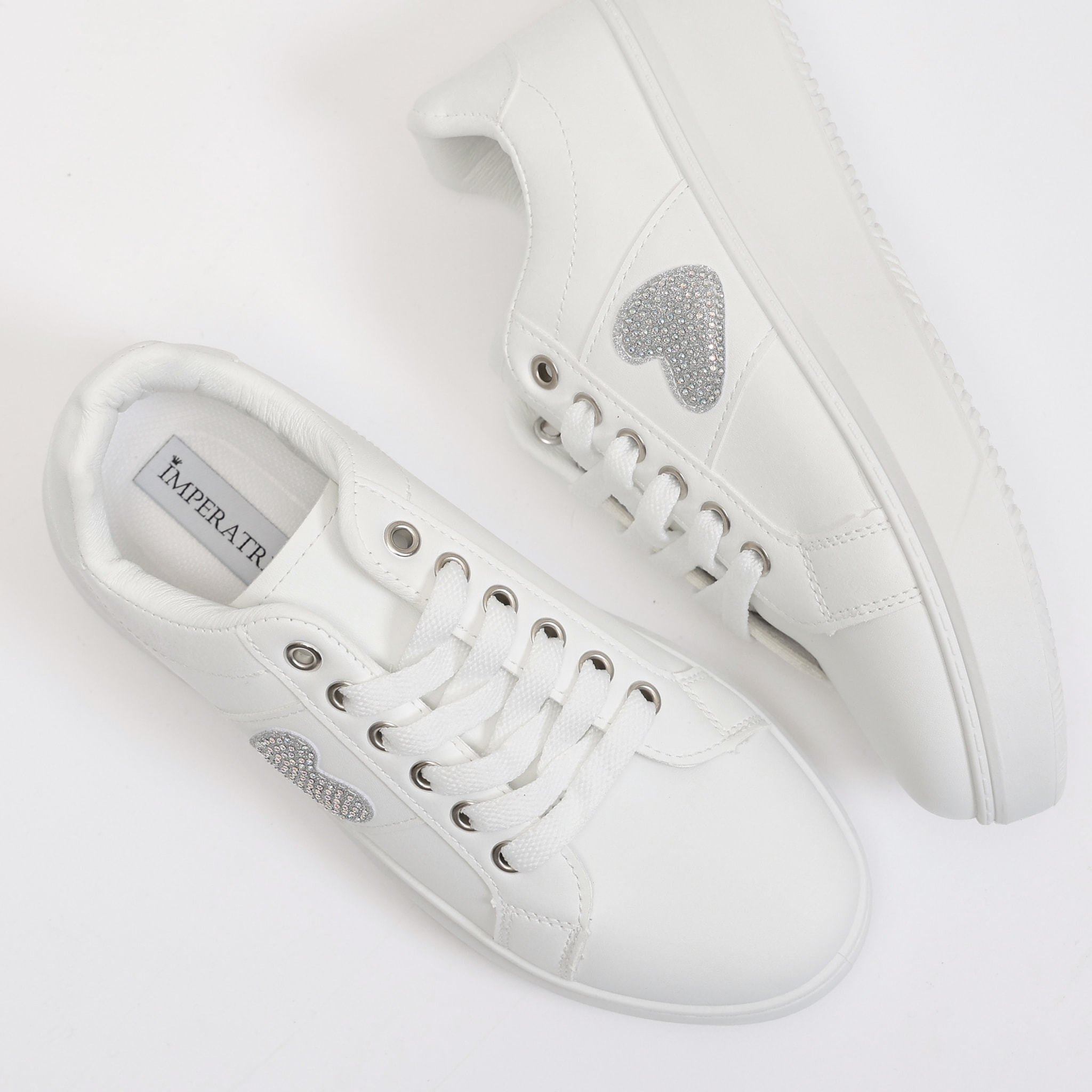 Sneakers in simil pelle con dettaglio strass