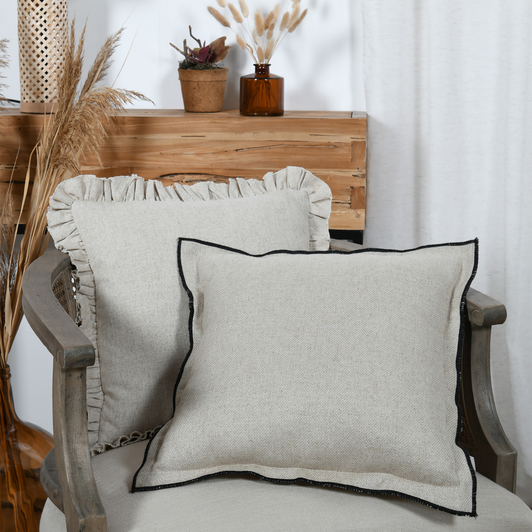 Coussin  poly-lin volant plat feston noir - Naturel