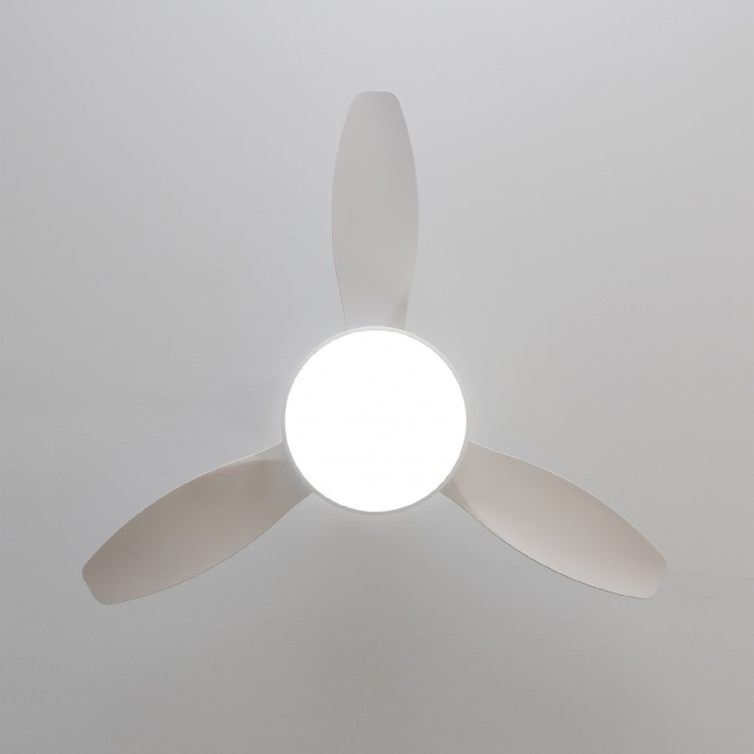 Cecotec Ventilador de techo con luz EnergySilence 4800 Light White Cecotec