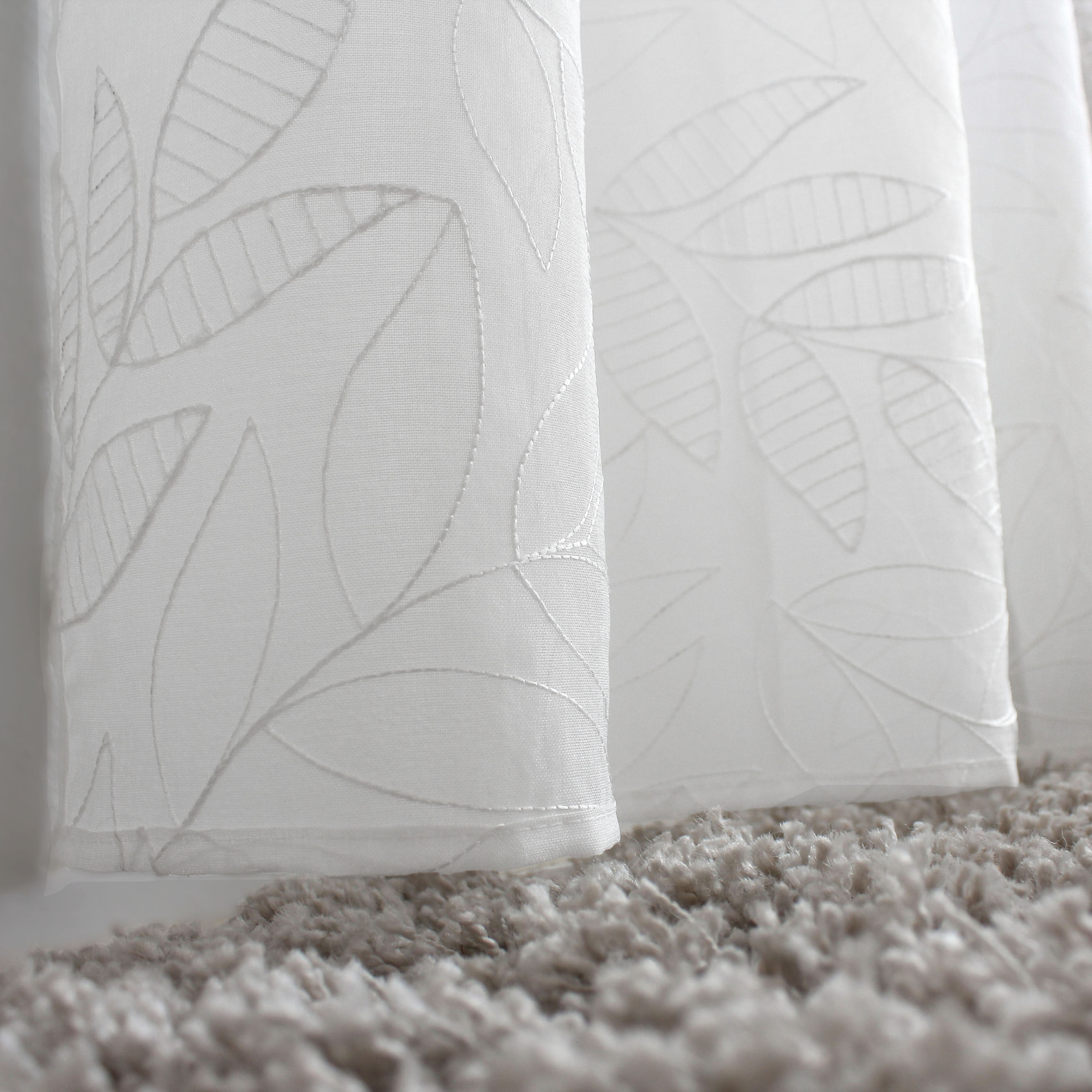 Voilage brodé motif feuillage - Blanc